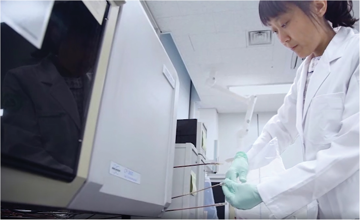 First author, Dr. Okhwa Hwang, operating a gas chromatograph for chemical analysis of odorous air. Photo courtesy of Steven Trabue, USDA-ARS.