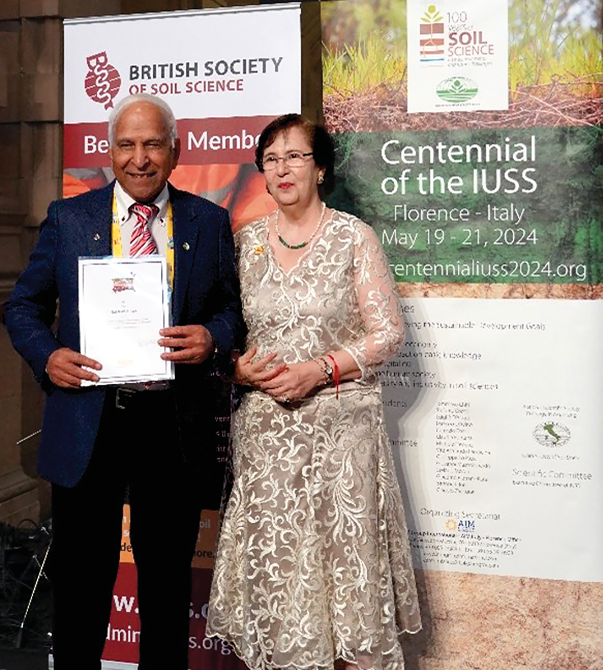 Laura Bertha Reyes Sánchez, IUSS President, recognizes Bal Ram Singh, Professor Emeritus, Norwegian University of Life Sciences, Ås, Norway, as an Honorary Member of IUSS during the Gala Dinner of the 2022 World Congress of Soil Science held in Glasgow, Scotland this summer.