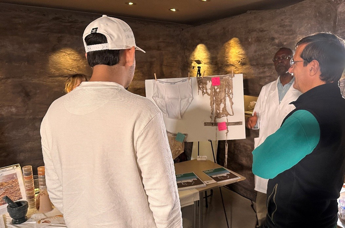 Figure 1. At the “Saturday With a Scientist” event in Salt Lake City, UT, SSSA K-12 Committee member Wale Adewunmi talks with visitors about the “Soil Your Undies” activity. Photo by Liz Gillispie.