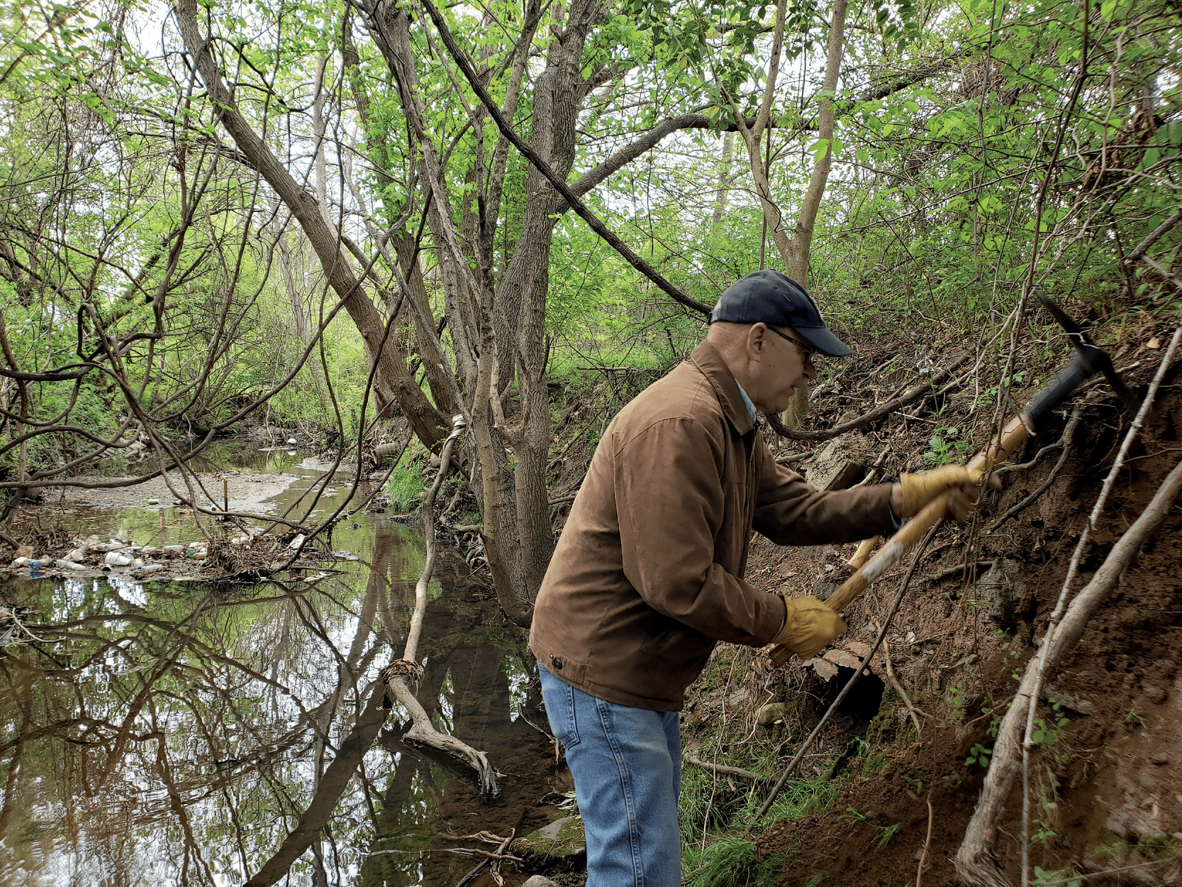 Duke Universityâs Dan Richter sampling soil in a Durham, NC park. Photo courtesy of Dan Richter.