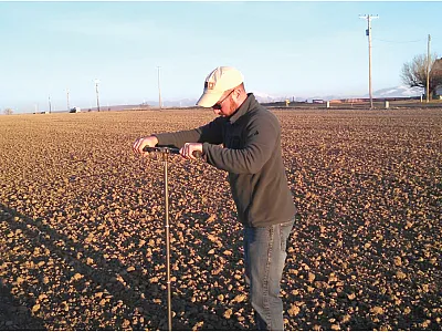 Soil sample collection from a production field in southern Idaho. Source: Rogers et al., 2018 (https://doi.org/10.2136/sssaj2018.01.0054).