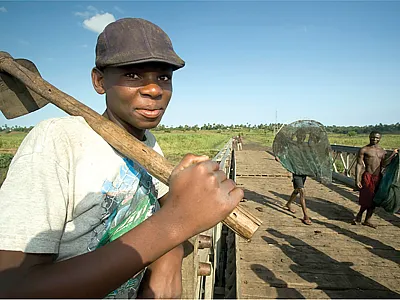 Small farms, like the one Francisco Obadiaz (above) works on in Mozambique, account for about 90% of the world's 570 million farms. They are particularly vulnerable to unpredictable changes in seasonal climate. Photo by Jeffrey Barbee/Thomson Reuters Foundation. Source: Flickr/CIF Action.