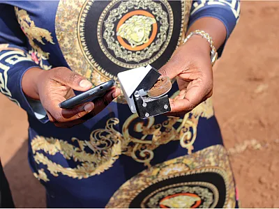 Hannah Livuza uses the reflectometer to estimate soil carbon. Photo by Regis Chikowo.