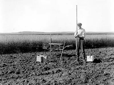 Soil sample collection at the Northern Great Plains Field Station, Mandan, ND, 1918. Photo by Albert B. Frank.
