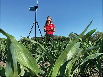 Fernanda Krupek making a YouTube video while in the field. Photo courtesy of Osler Ortez.