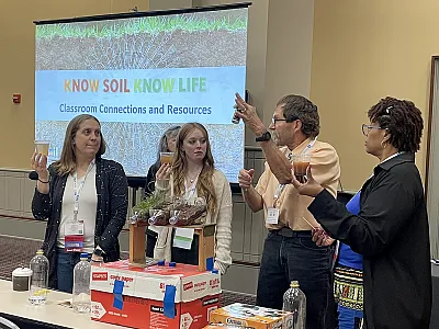 SSSA and ASA member Clay Robinson demonstrated a runoff activity with teachers during the the 2025 National Science Teaching Association Conference in Philadelphia in March. 