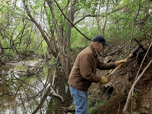 Duke Universityâs Dan Richter sampling soil in a Durham, NC park. Photo courtesy of Dan Richter.